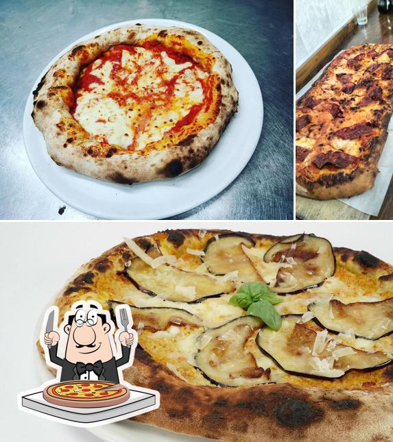 A Pizzeria La Novità, puoi prenderti una bella pizza