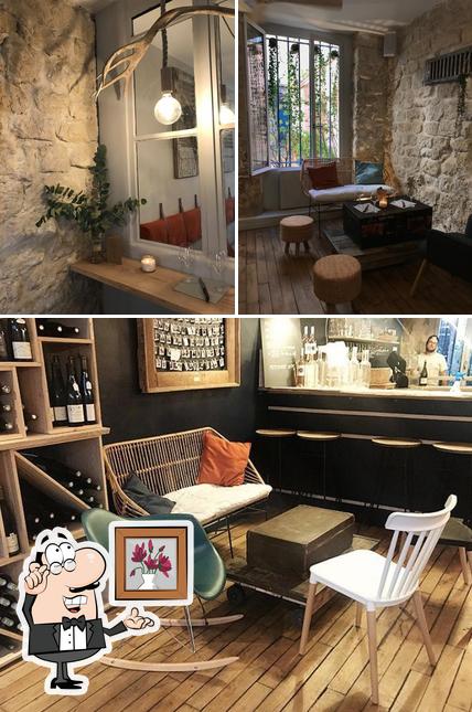 Découvrez l'intérieur de Les P'tits Potes - Bar À Vin De Copains