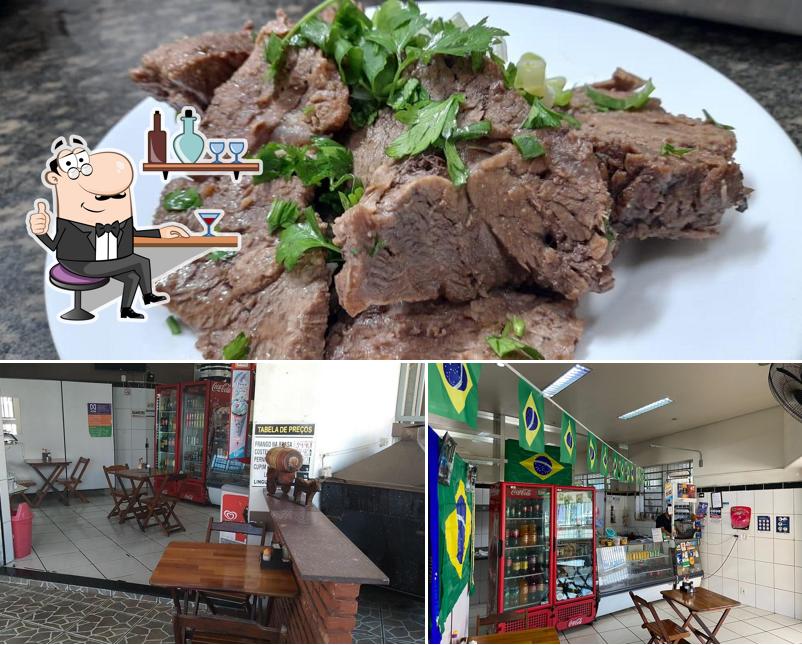 Esta é a foto apresentando interior e comida no Restaurante Frango na Brasa Campinas
