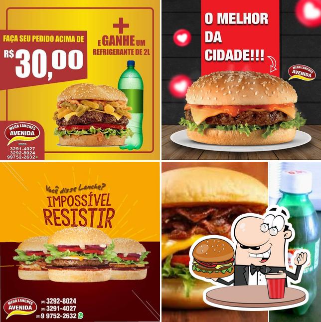 Delicie-se com um hambúrguer no Mega Lanches Avenida