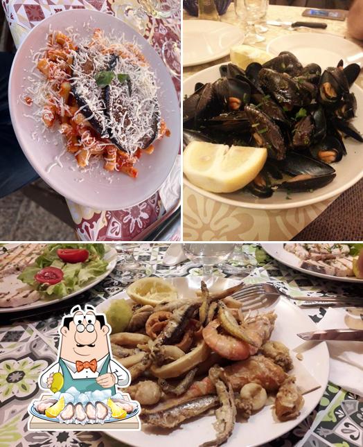 Try out seafood at La Pentolaccia