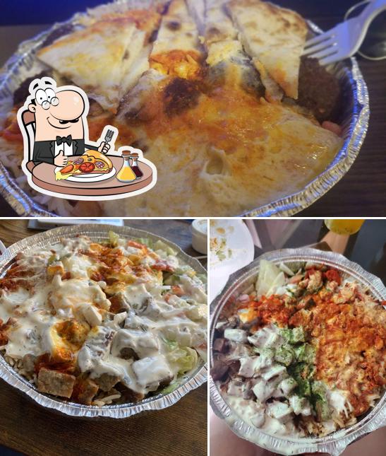 Elige una pizza en Naz's Halal Food - Germantown