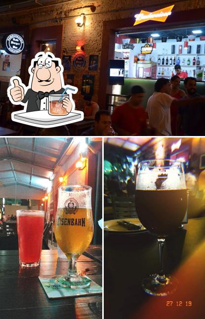 O Beco Do Cantagalo / Hambúrgueria Rafa Burger Bar se destaca pelo bebida e balcão de bar