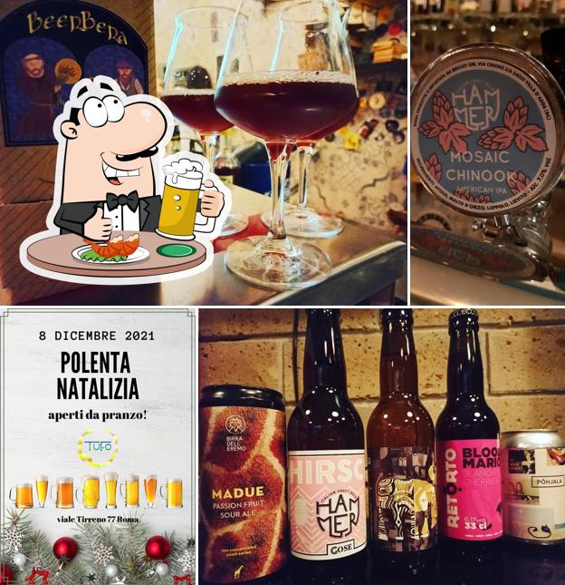 Puoi ordinare un rinfrescante bicchiere di birra chiara o scura