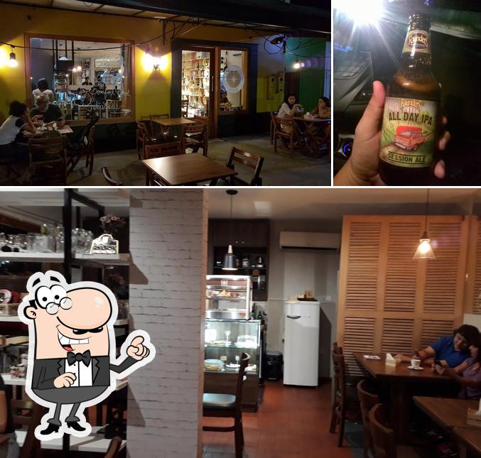 A ilustração da interior e cerveja no Empório Café Postal