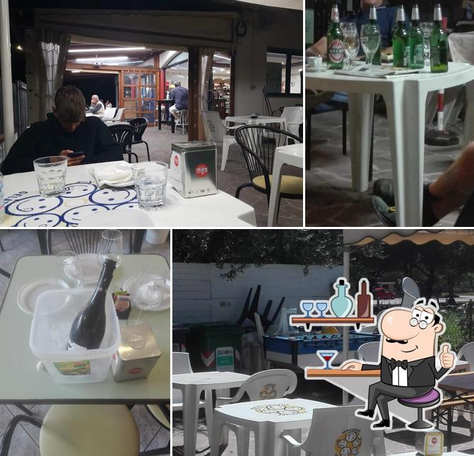 Gli interni di Le Tre Rose Bar