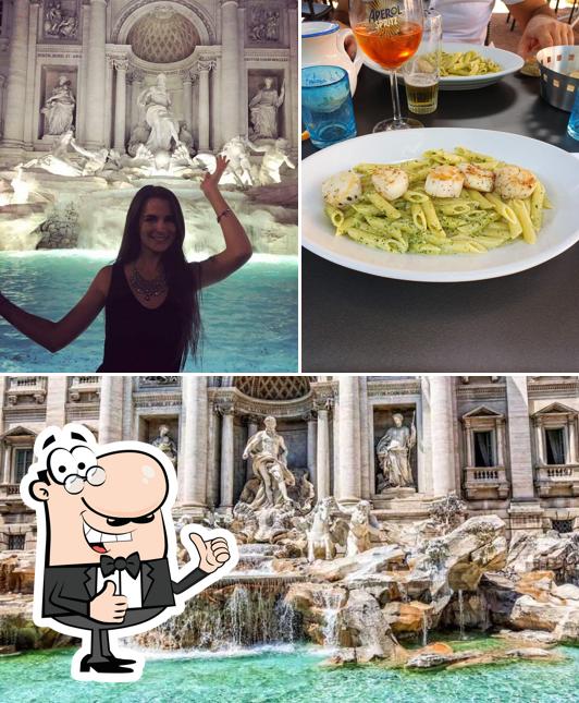 Voir cette photo de Fontana di trevi