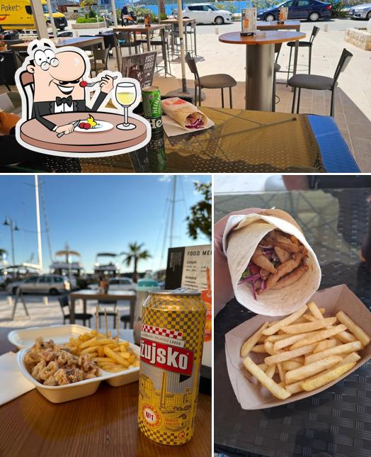 Questa è la immagine che raffigura la cibo e interni di Fast Food Charlie Chaplin