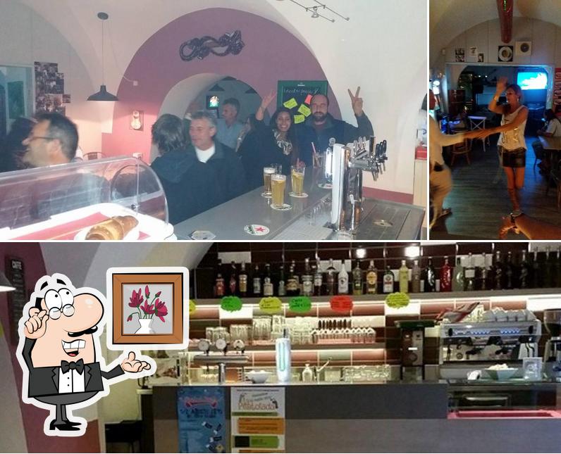 Caffè Matteotti se distingue par sa intérieur et de l'alcool