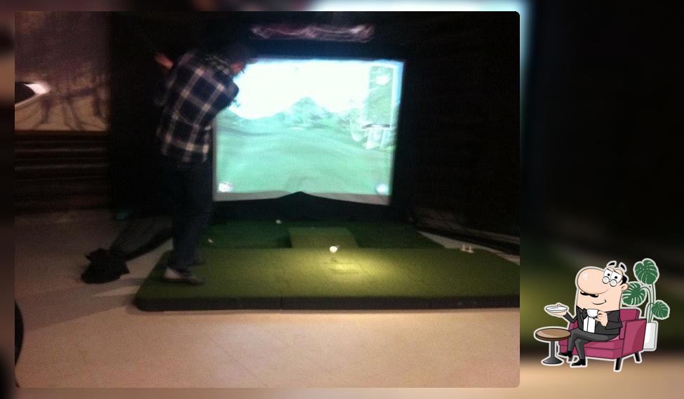 Golf Club Terrace and Mulligans Bar