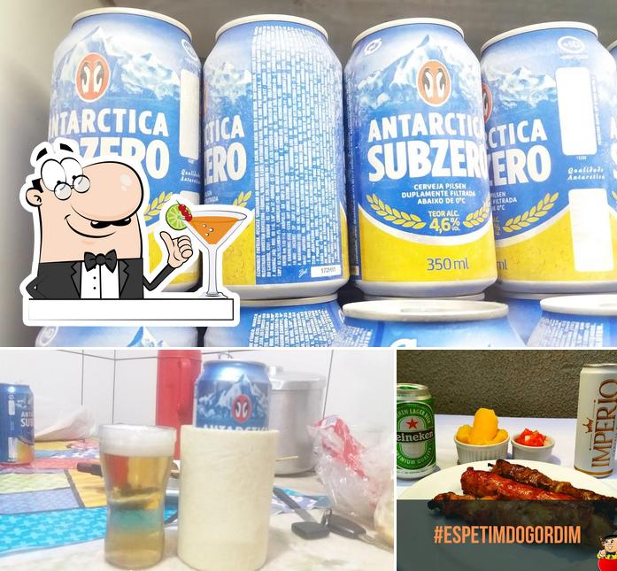 O Espetim do gordim se destaca pelo bebida e comida
