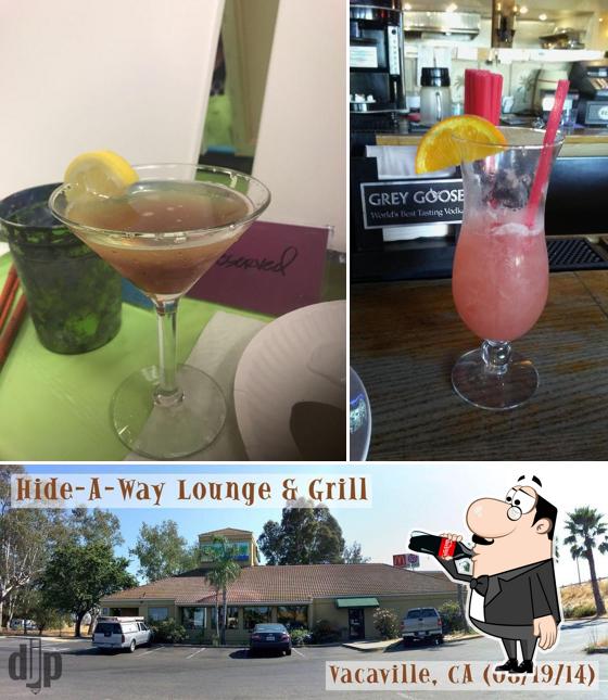 Помимо прочего, в Hide-A-Way Lounge & Grill есть напитки и внешнее оформление