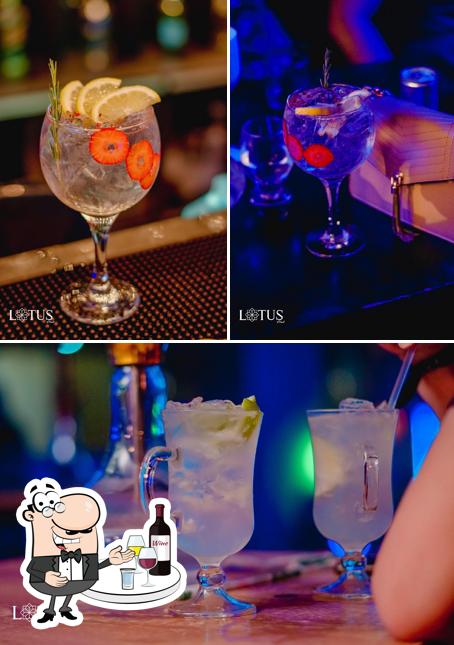 O Lotus Club - Narguilé Lounge e Bar serve álcool