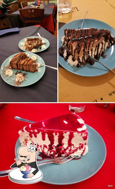 L'Orlando Furioso Srl Pizzeria E Osteria propose une sélection de desserts