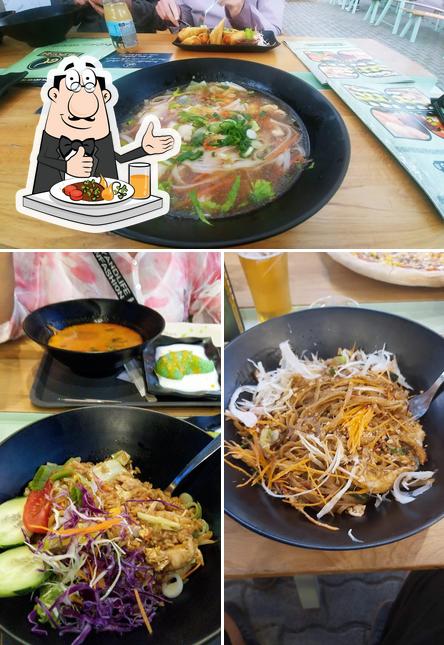 Еда в "Thai Spicy Nine - Thai étterem Siófok"