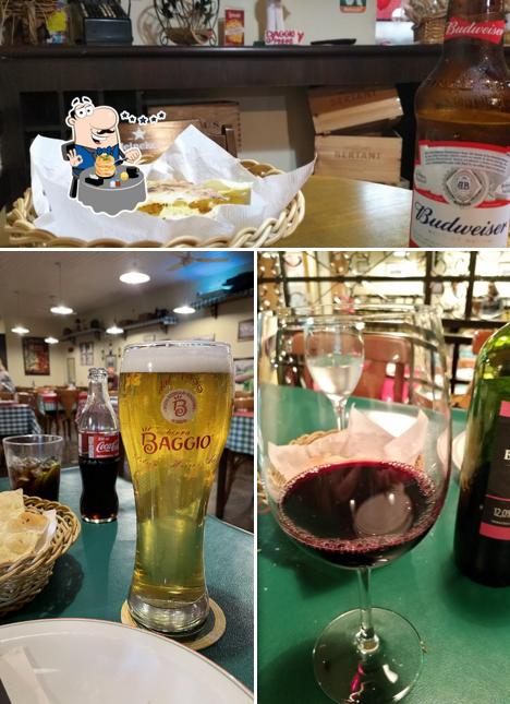 A imagem da comida e álcool no Pizzaria Baggio