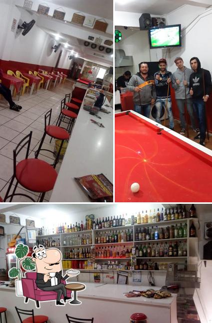 O interior do Overlan Snooker Bar