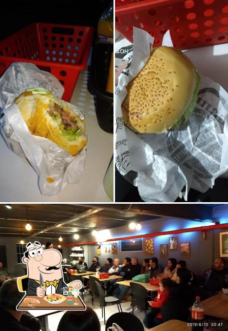 A imagem da comida e interior no Du Cheff Burguer Grill