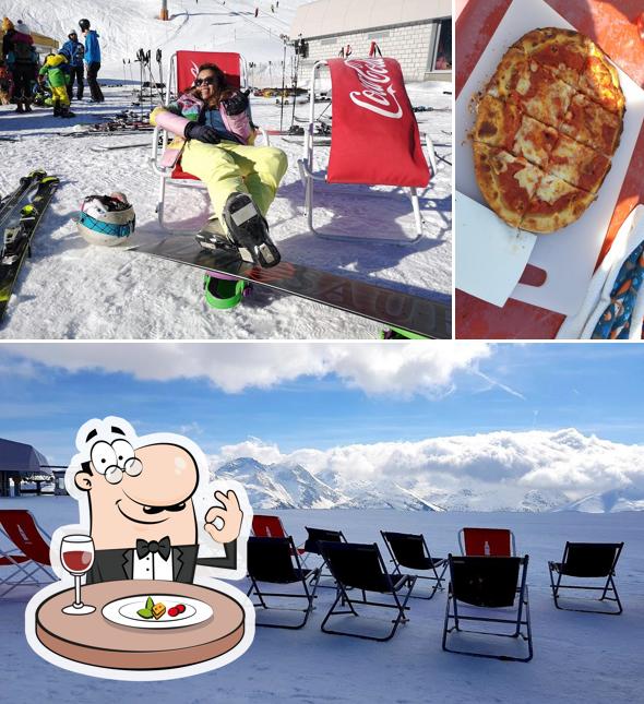 La foto della cibo e interni di Nevada Bar