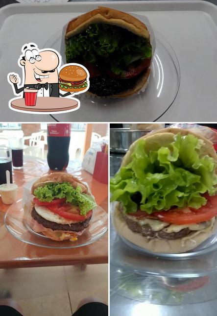 Delicie-se com um hambúrguer no HAMBURGUERIA PANISSON