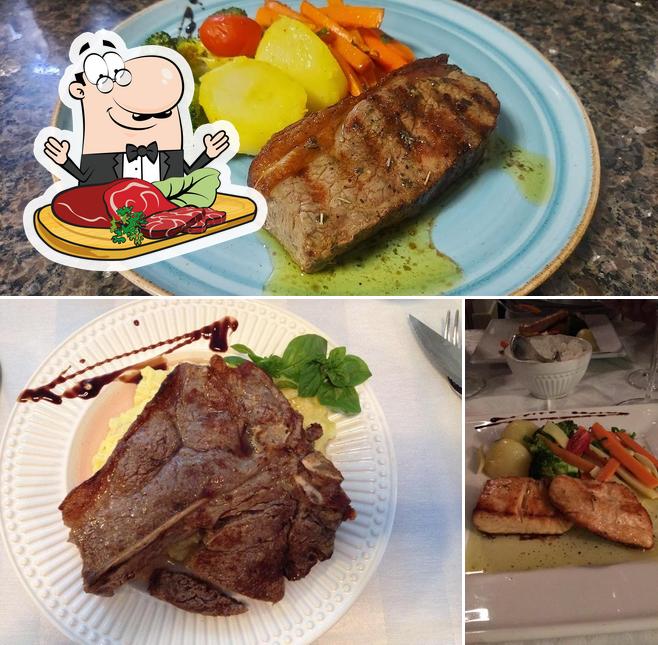 Try out meat meals at Restaurante Mediterrâneo