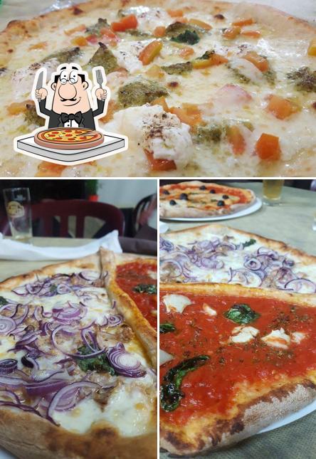 Scegli una pizza a Pizzeria Cimalonga