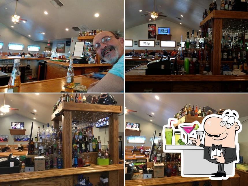 Halftime Restaurant Pizza and Cocktails in Ottawa Restaurant menu and