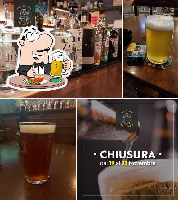 Puoi prenderti un rinfrescante bicchiere di birra chiara o scura