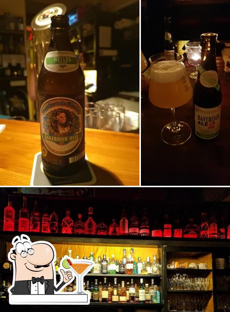 Las imágenes de bebida y barra de bar en LolaS Café & Bar