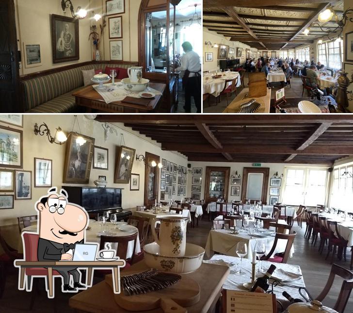 Siediti a un tavolo di Albergo Ristorante Garibaldi