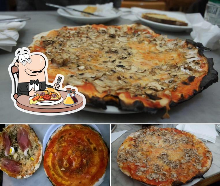 Scegli una pizza a Pizzeria Ai Marmi - Antico forno a legna dal 1931