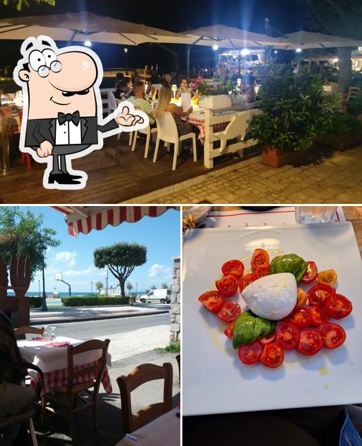 Siediti a un tavolo di Al Vignale