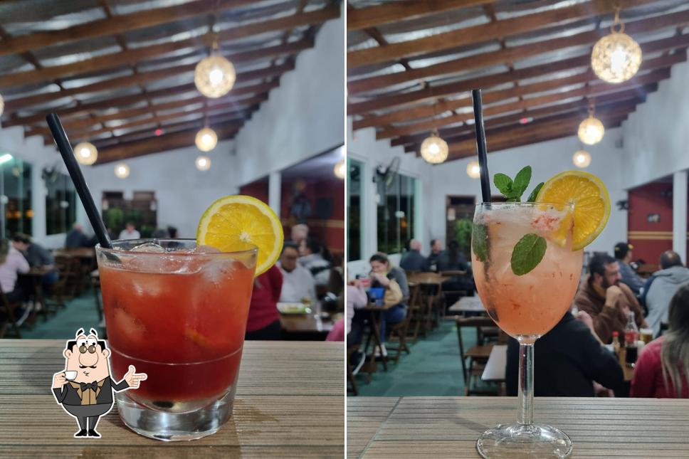 Capixabão Pizzaria Hamburgueria Restaurante serve uma variedade de bebidas