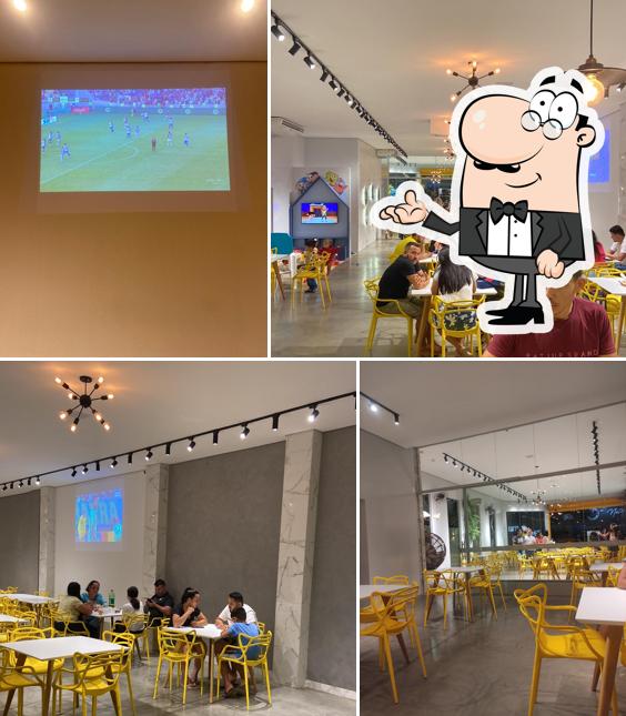 O interior do F14 lanches & pizzas