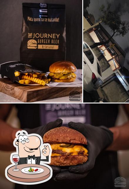 Entre diversos coisas, comida e exterior podem ser encontrados no The Journey Burger Beer