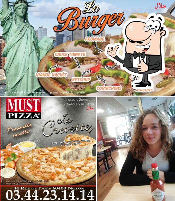 Regarder la photo de Must Pizza