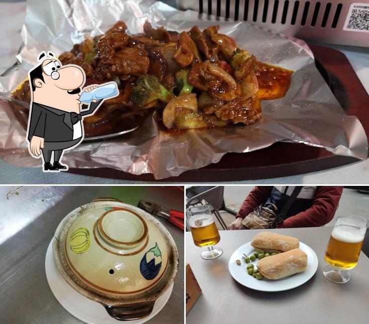 Напитки и еда - все это можно увидеть на этом фото из Restaurante Chino Dynasty