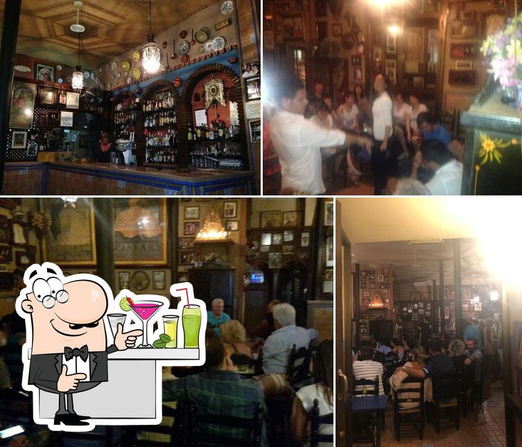 Mira las imágenes que muestran barra de bar y comida en Casa Anselma