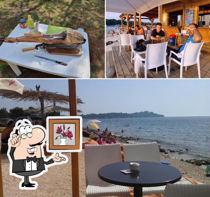 La foto della interni e cibo di Crazy Beach Bar