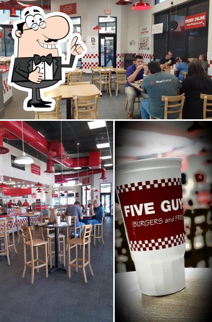 Five Guys, 6076 Marsha Sharp Fwy W in Lubbock Restaurant menu and reviews