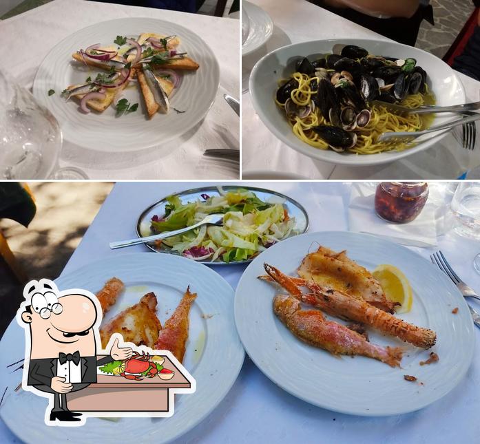 Prenez différents plats à base de fruits de mer servis par Mezzo marinaio