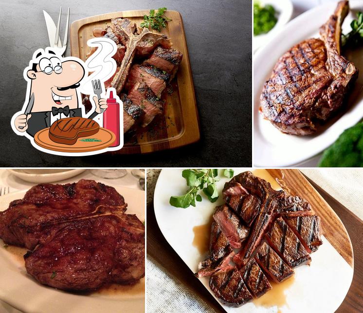 Закажите мясные блюда в "Morton's The Steakhouse"