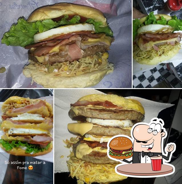 Order a burger at Leandro lanches