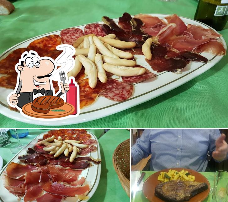 Order meat meals at El Fogón de Vargas