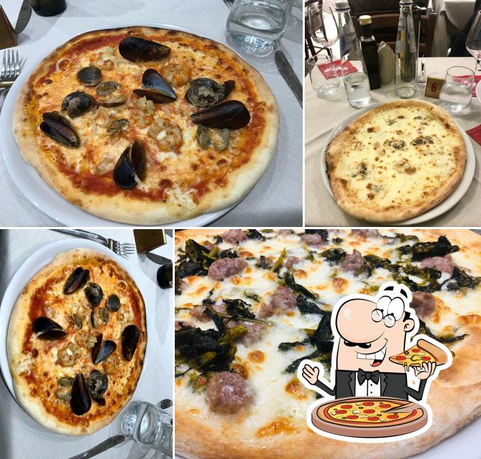 Pick pizza at Ristorante pizzeria 2 gusti