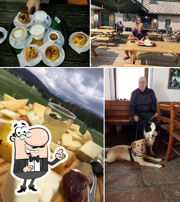 La foto della interni e cibo di Centro Caseario e Agrituristico Tambre Spert Cansiglio - Bar Bianco