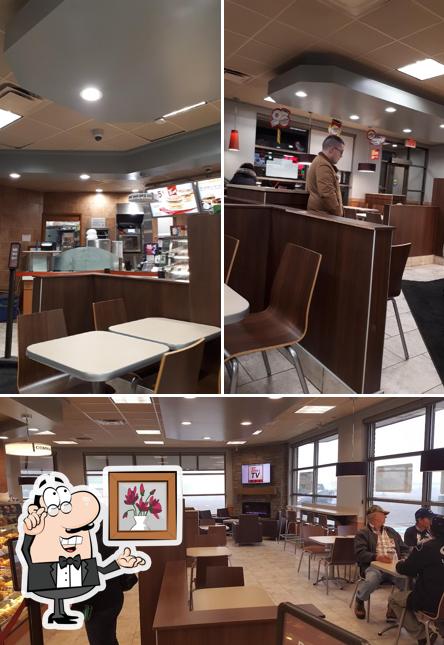 El interior de Tim Hortons