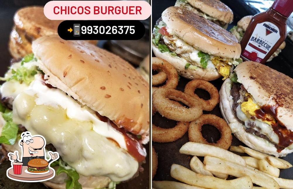 Peça um dos hambúrgueres servidos no Chicos Burguer