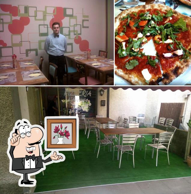 La foto di interni e pizza da Pizzeria - Tigelleria "Da Sandro"