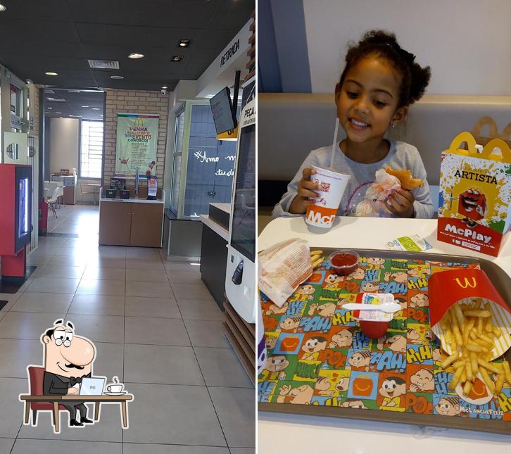 O interior do McDonald's